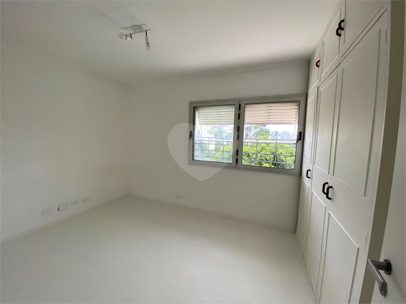 Apartamento para alugar com 3 quartos, sendo 1 suíte, em Jardim Europa, São Paulo, SP