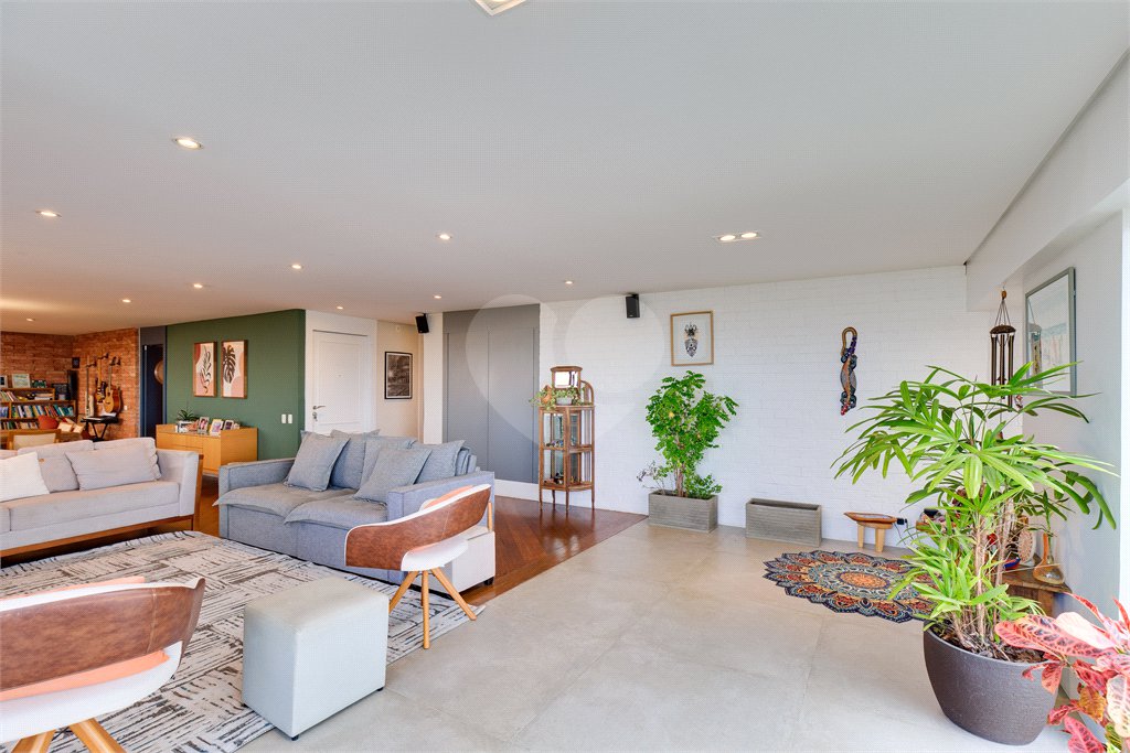 Apartamento à venda com 3 quartos, sendo 2 suítes,  em Alto da Boa Vista, São Paulo, SP