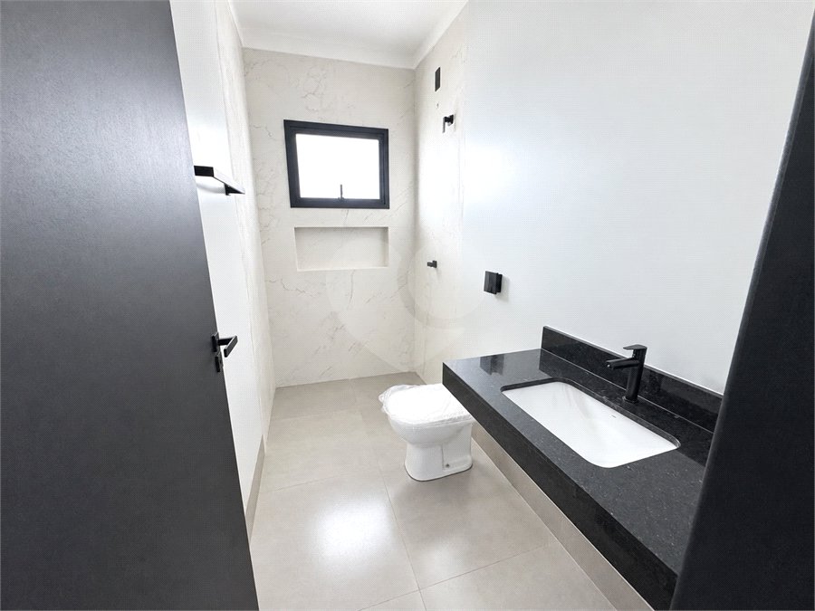 Casa à venda com 2 quartos, sendo 1 suíte, no condomínio Tivolli, Itapetininga - SP