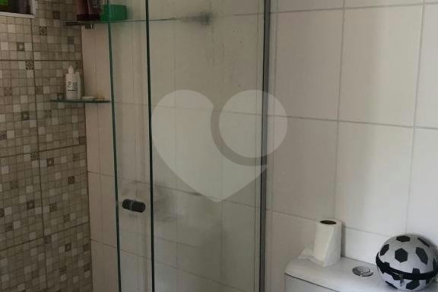 Casa à venda com 2 quartos, sendo 1 suíte, no condomínio Res Santa Inês, São Paulo - SP
