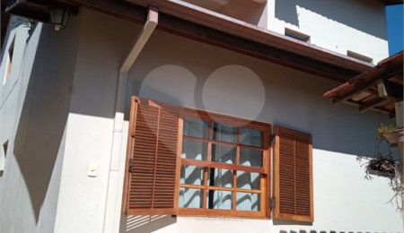 Sobrado à venda com 3 quartos, sendo 1 suíte, no Centro, Biritiba-mirim, SP