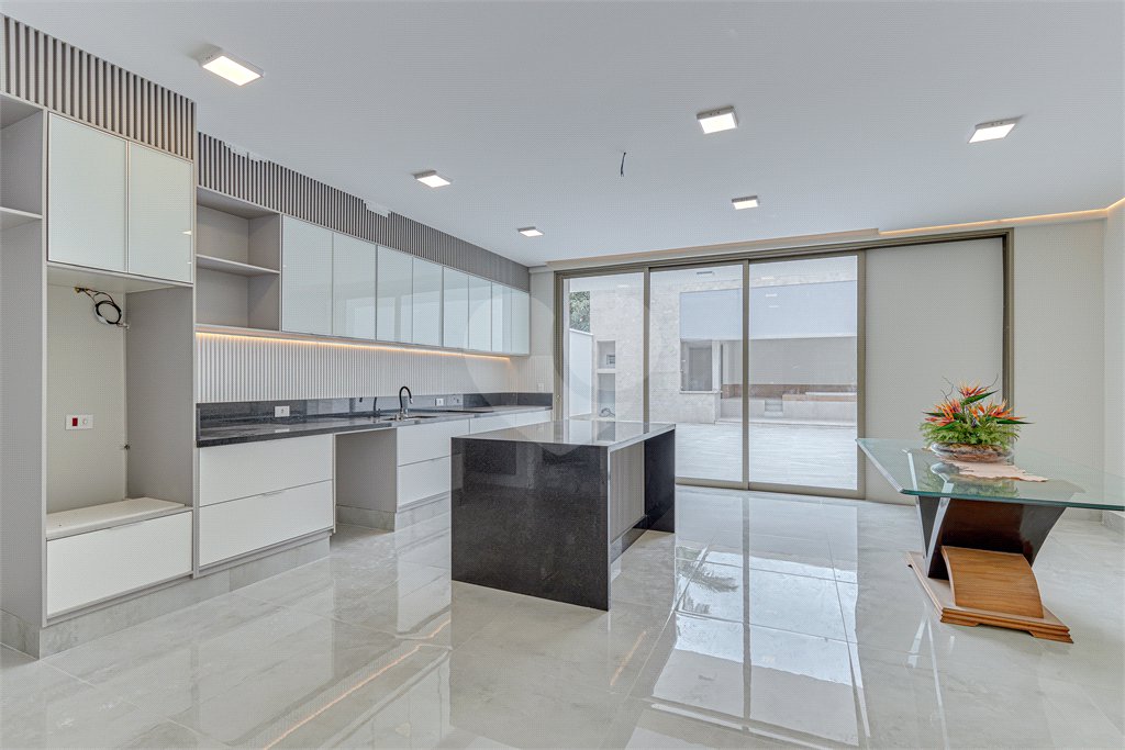 Casa à venda com 4 suítes no condomínio Carmen, São Paulo - SP