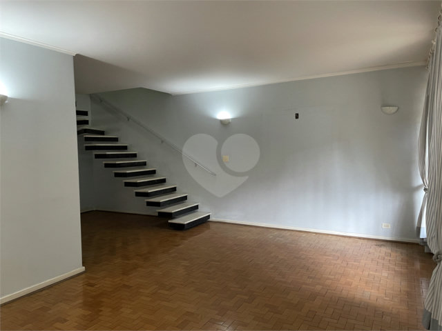 Sobrado à venda com 3 quartos, sendo 1 suíte,  em Santana, São Paulo, SP