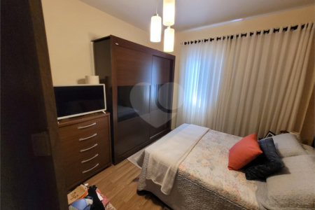 Sobrado à venda com 2 quartos em Vila Nivi, São Paulo, SP