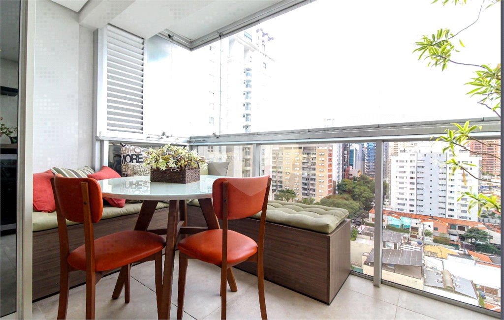 Apartamento à venda com 2 quartos, sendo 1 suíte, em Vila Olímpia, São Paulo, SP
