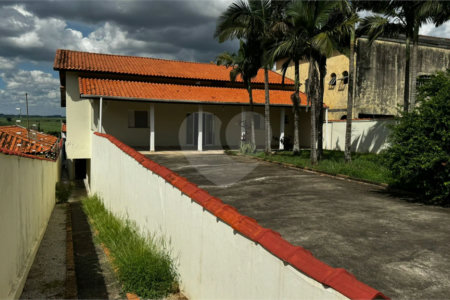 Casa à venda com 8 quartos, sendo 3 suítes,  no condomínio Terras de Santa Rosa, Salto - SP