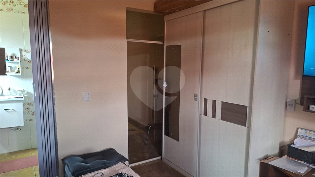 Casa à venda com 2 suítes no condomínio Portal dos Pássaros, Alambari - SP