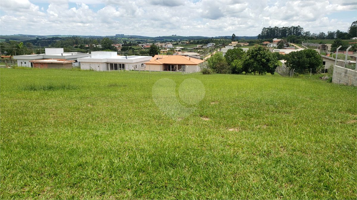 Terreno à venda em Condomínio Residencial Pinheiros do Lago, Alambari, SP