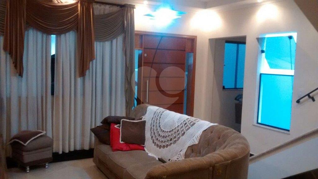 Sobrado à venda com 3 quartos, sendo 1 suíte, em Jardim Las Vegas, Guarulhos, SP