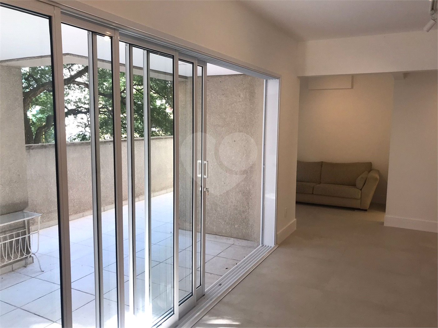 APARTAMENTO 2 QUARTOS (1 SUÍTE) À VENDA NO PARAÍSO