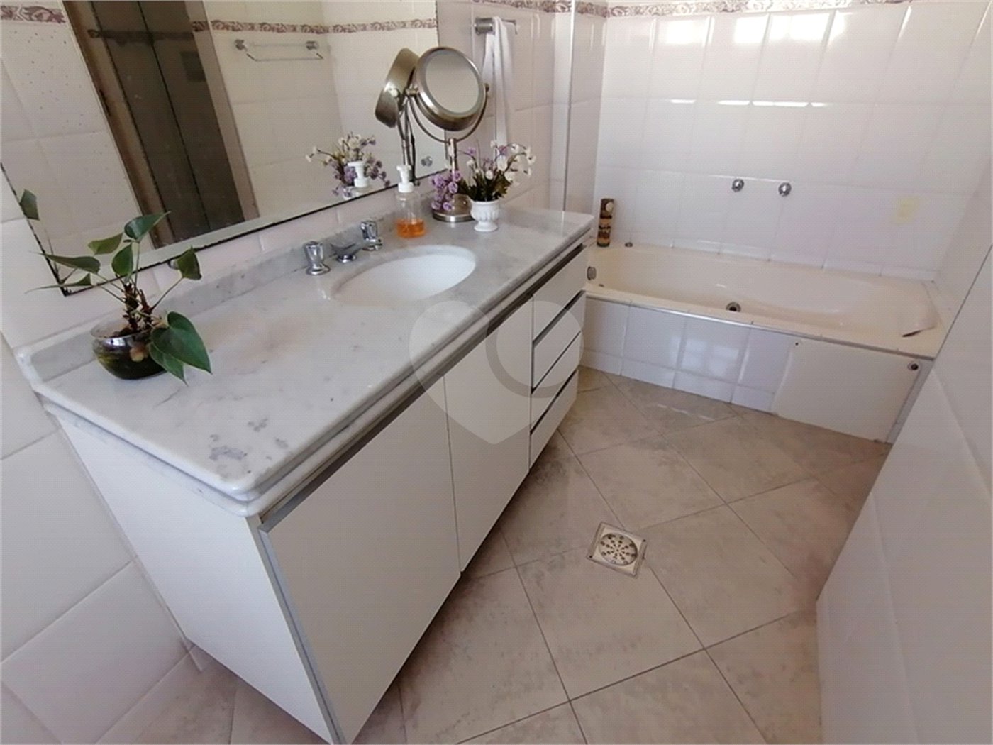 APARTAMENTO COBERTURA Á VENDA COM 200m2 ÍCONE NA BELA VISTA