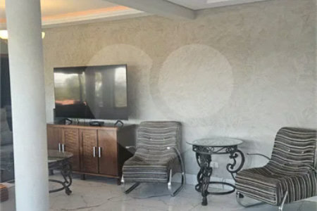 Indaiatuba- condominio Vale das Laranjeiras - Itaici - Terreno 3040,00 ms- construida 220ms - 3 dormitórios, sendo 2 suítes e uma suíte master com closet, além de uma sala ampla com 3 ambientes, Cozinha planejada,, campo de futebol/vôlei, Area de lazer com piscina, espaço gourmet com churrasque