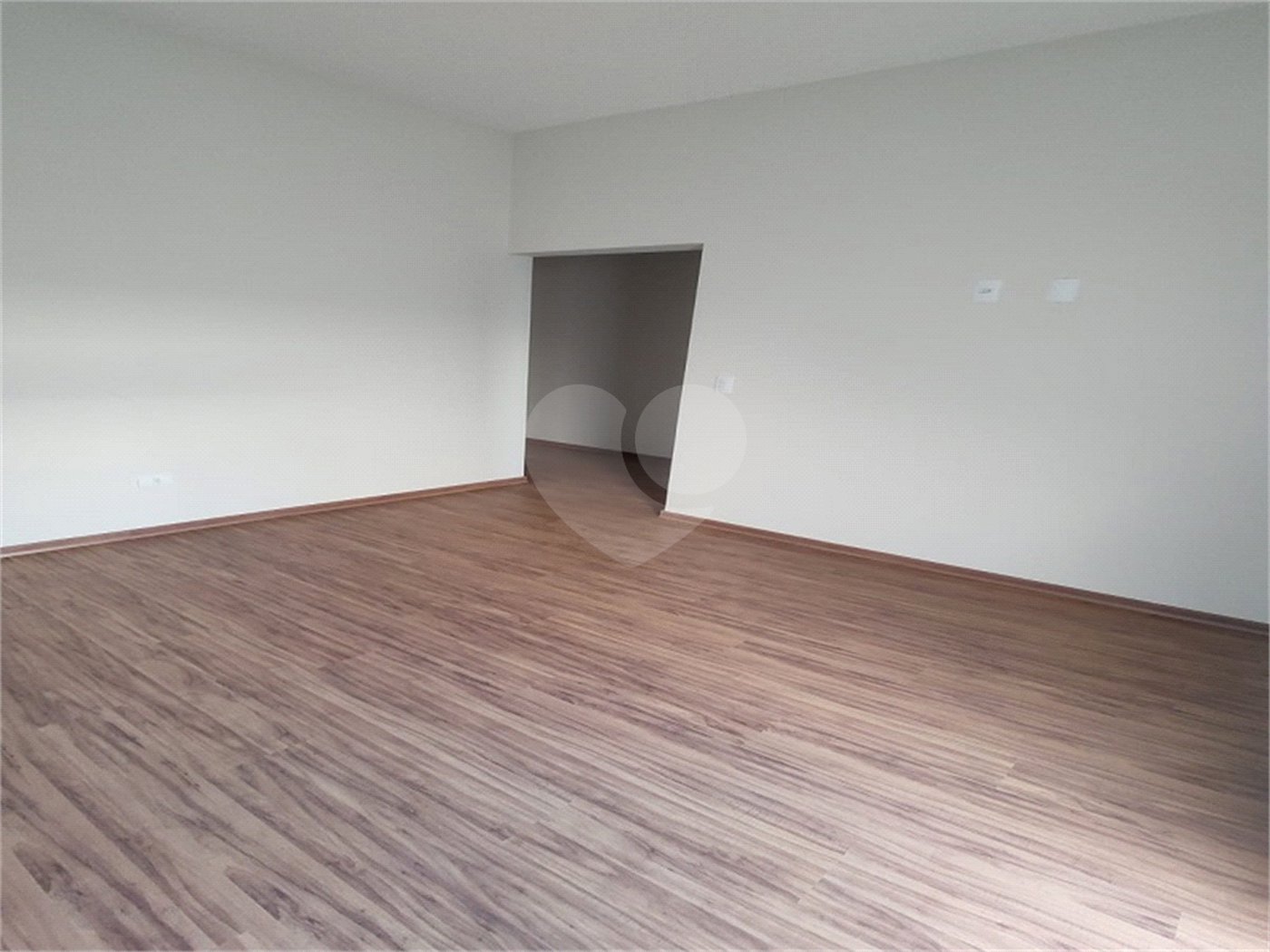 Casa à venda com 3 quartos, sendo 1 suíte,  no condomínio Atibaia Park 1, Atibaia - SP