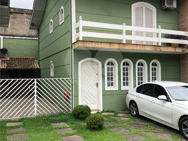 Casa à venda com 3 quartos, sendo 1 suíte,  no condomínio Jardim das Pedras, São Paulo - SP