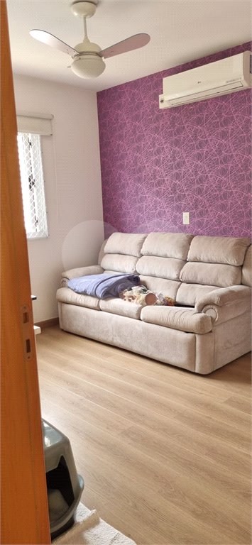 Casa à venda com 4 quartos, sendo 2 suítes, no condomínio Casas de Windsor, São Paulo - SP