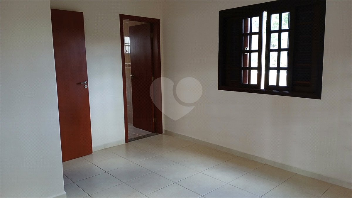 Casa em condomínio para alugar com 3 quartos, sendo 1 suíte, em Vila Petrópolis, Atibaia, SP
