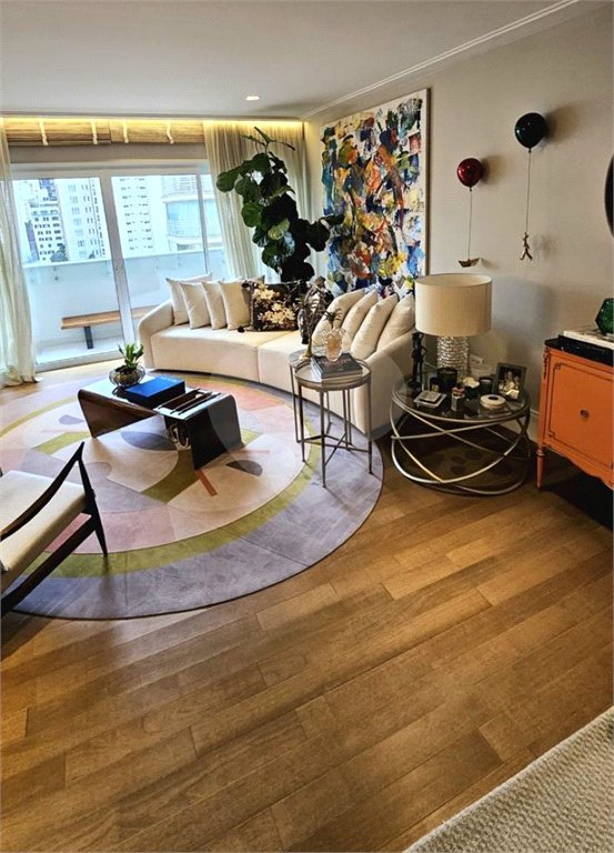 Apartamento à venda com 3 quartos, sendo 1 suíte, em Jardim Europa, São Paulo, SP