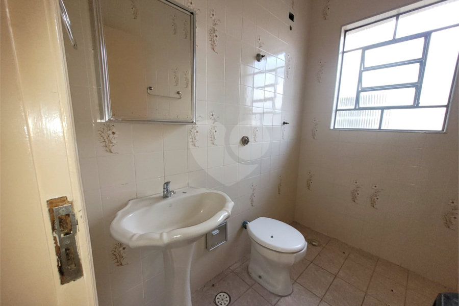 Casa à venda com 3 quartos, sendo 1 suíte, em Parque Maria Domitila, São Paulo, SP