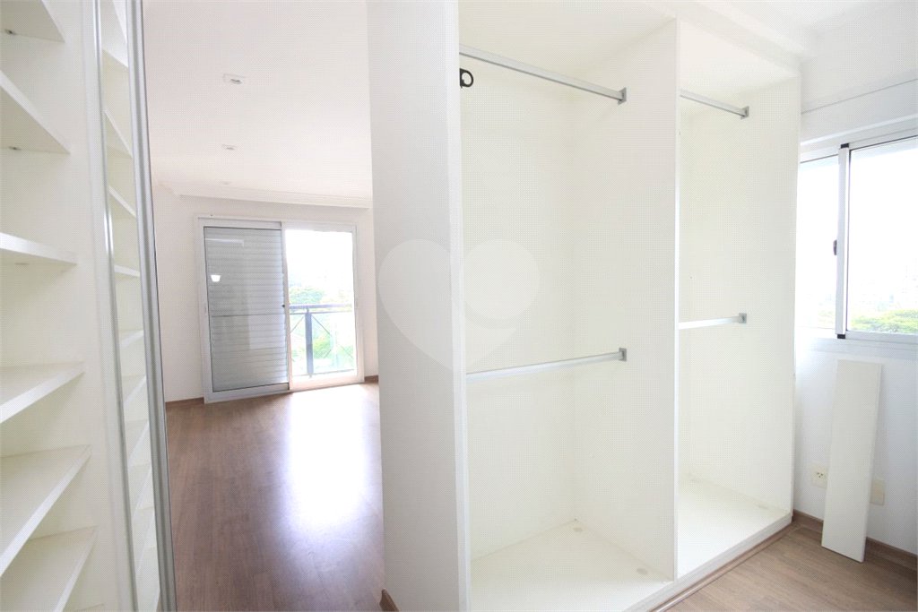 Apartamento à venda com 3 quartos, sendo 1 suíte, em Alto da Boa Vista, São Paulo, SP