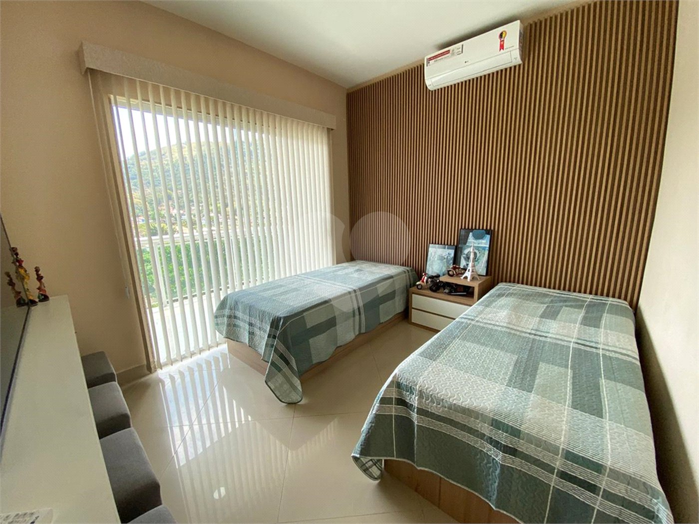 Casa à venda com 5 quartos, sendo 4 suítes, no condomínio Mansões da Prata, Rio de Janeiro - RJ