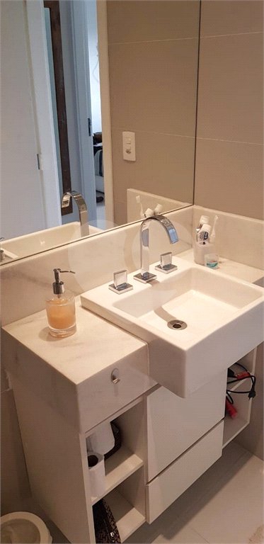 Apartamento à venda com 3 quartos, sendo 1 suíte, em Moema, São Paulo, SP