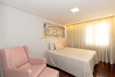 Apartamento à venda com 3 quartos, sendo 1 suíte,  em Vila Uberabinha, São Paulo, SP