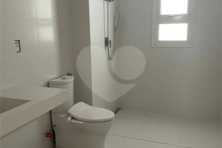 Apartamento à venda com 3 suítes em Moema, São Paulo, SP
