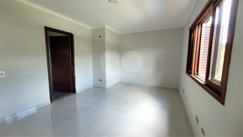Casa à venda com 5 quartos, sendo 3 suítes, no condomínio Alpes da Cantareira, Mairiporã - SP