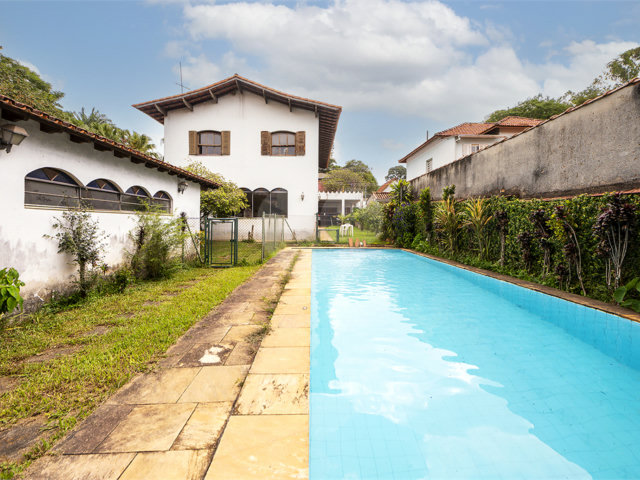 Sobrado à venda com 4 quartos, sendo 3 suítes,  em Alto da Boa Vista, São Paulo, SP