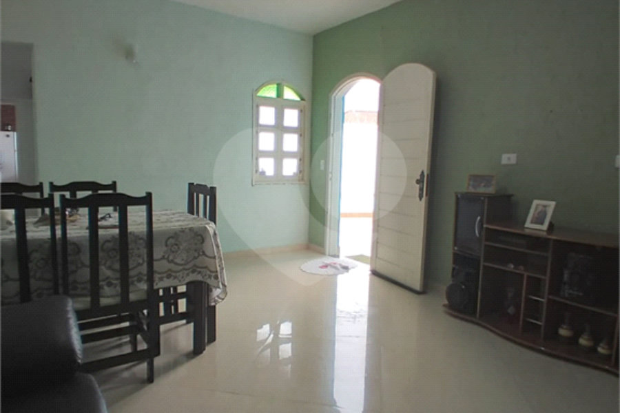 Casa Térrea à venda com 3 suítes em Loty, Itanhaém, SP