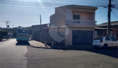 Sobrado à venda com 4 quartos em Cidade Aracy, São Carlos, SP