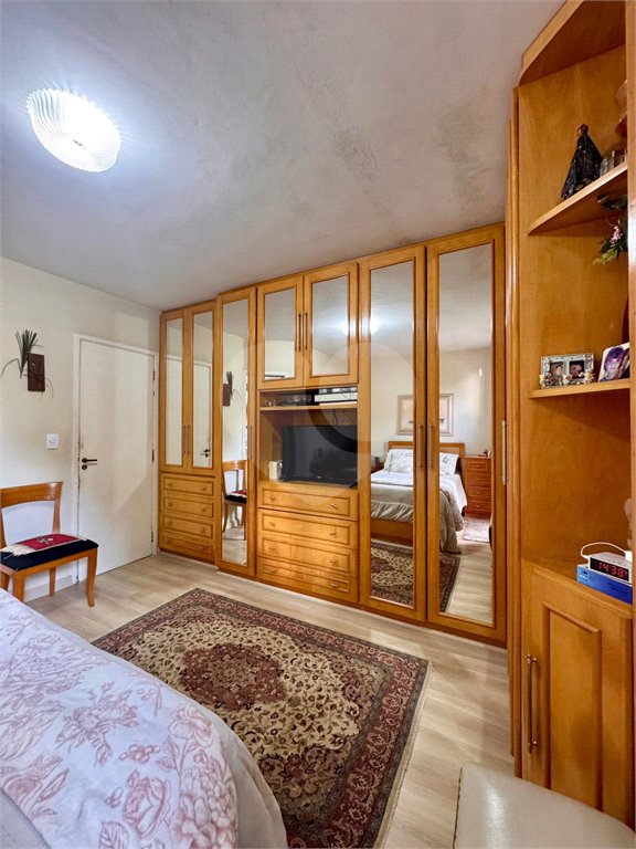 Casa à venda com 3 quartos, sendo 1 suíte, no condomínio Morada dos Pássaros, São Paulo - SP