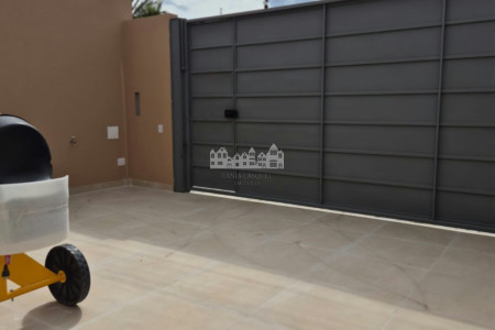 Casa à venda com 3 suítes em Vila Petrópolis, Atibaia, SP