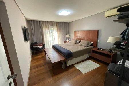 Casa à venda com 4 suítes no condomínio Fechado, São Paulo - SP