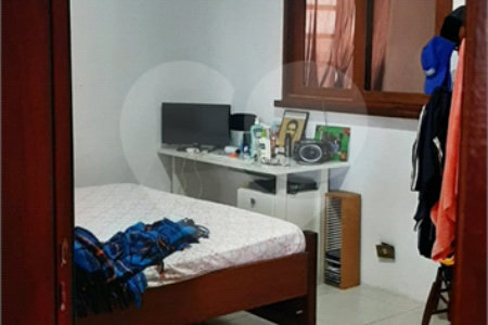 Sobrado à venda com 8 quartos em Jardim São Luís, São Paulo, SP