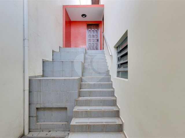 Sobrado à venda com 4 quartos, sendo 1 suíte,  em Jardim Prudência, São Paulo, SP