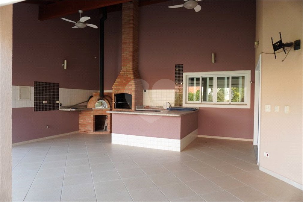 Casa para alugar com 4 quartos, sendo 2 suítes, no condomínio Mont Serrat, Salto - SP