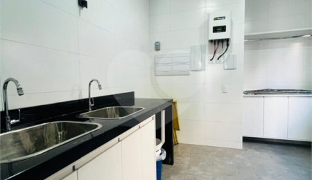 Casa à venda com 3 suítes no condomínio Portal dos Bandeirantes, Salto - SP