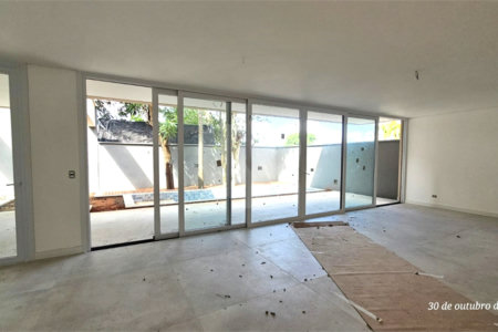 Casa à venda com 4 suítes no condomínio Garda, São Paulo - SP