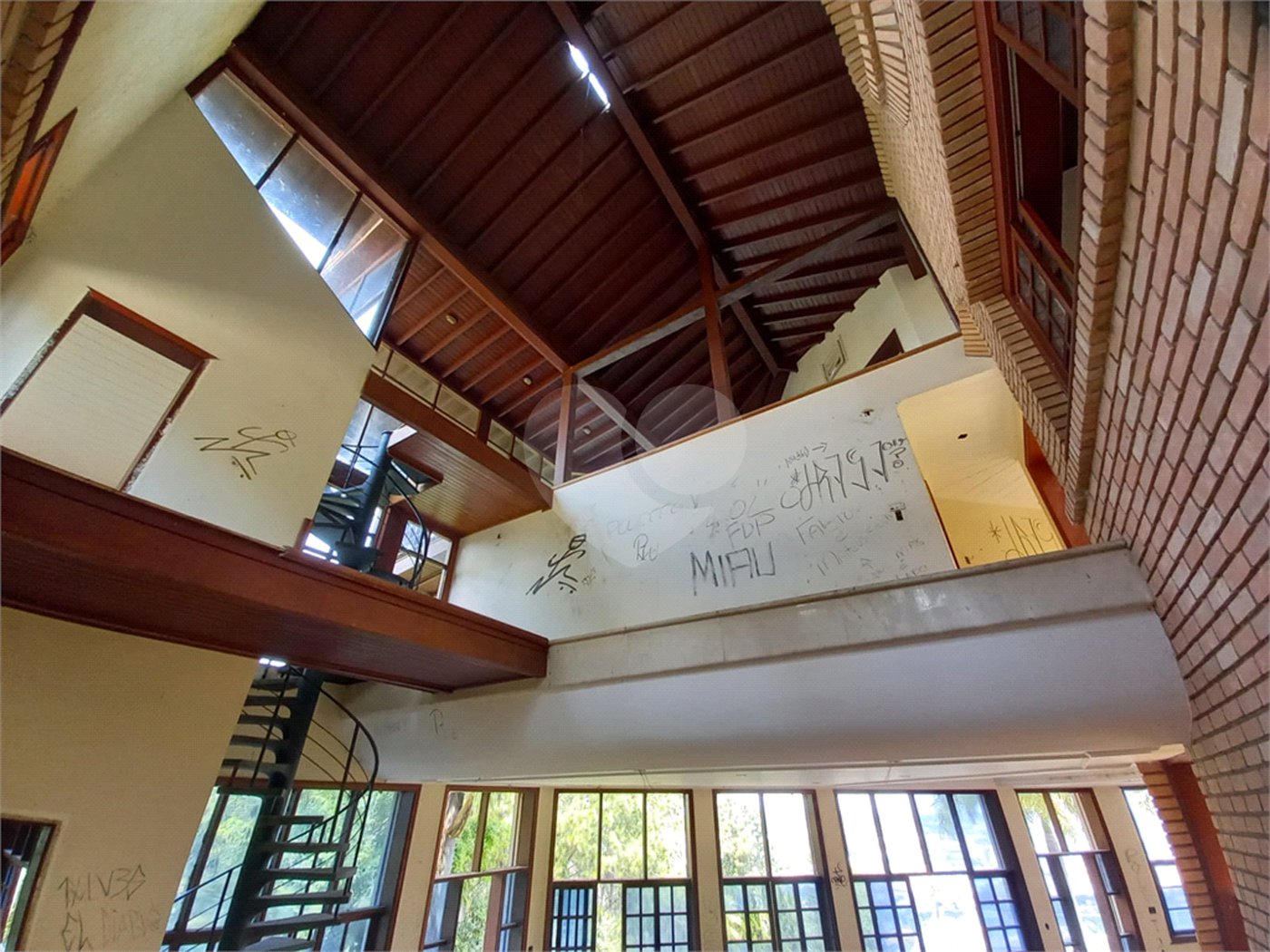 Casa à venda com 14 quartos, sendo 10 suítes, no condomínio Rua do Observatorio 2270, Vinhedo - SP