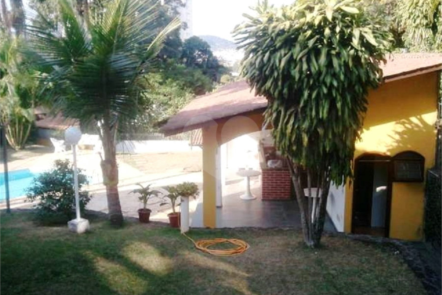 Sobrado à venda com 4 quartos, sendo 2 suítes, em Horto, São Paulo, SP