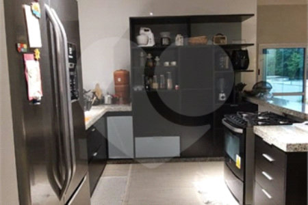 Casa para alugar com 4 quartos, sendo 3 suítes,  no condomínio Figueira Garden, Atibaia - SP