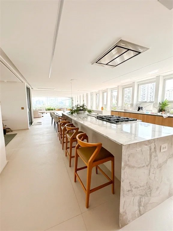Apartamento à venda com 4 suítes em Vila Cordeiro, São Paulo, SP
