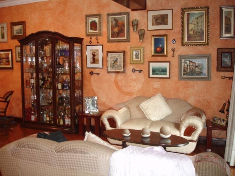 Casa à venda com 4 quartos, sendo 2 suítes, em Aclimação, São Paulo, SP