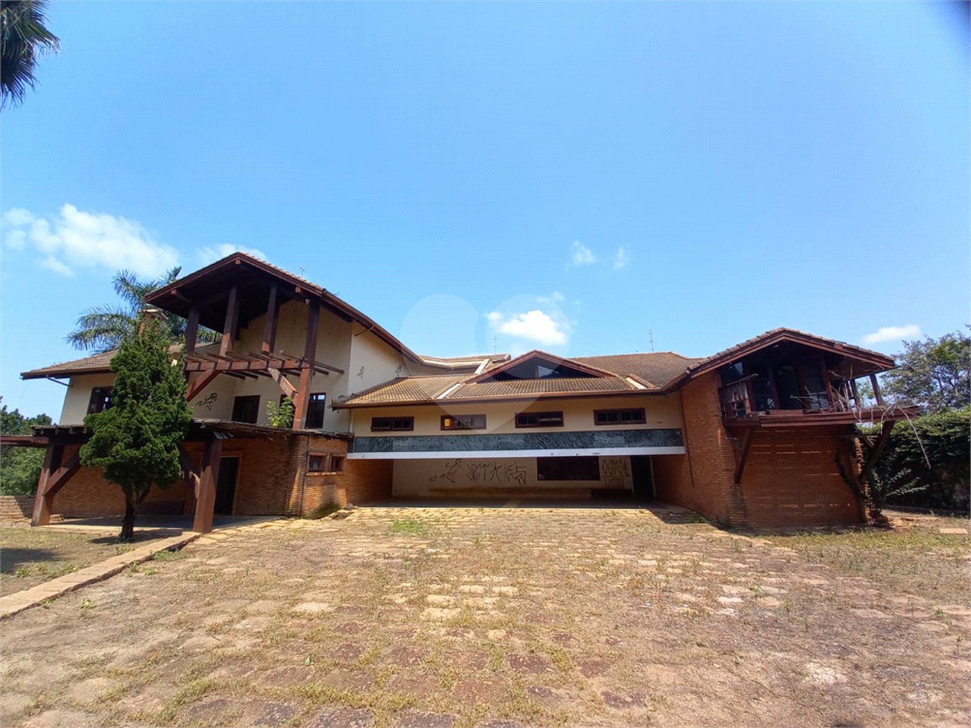 Casa à venda com 14 quartos, sendo 10 suítes, no condomínio Rua do Observatorio 2270, Vinhedo - SP