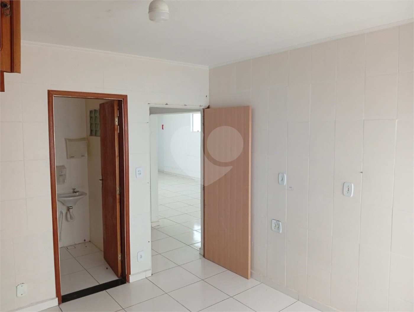 Casa para alugar com 9 quartos, sendo 3 suítes, em Jardim Panorama, Sorocaba, SP