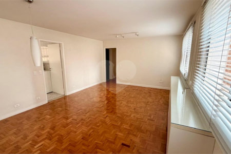 Apartamento à venda com 3 quartos, sendo 1 suíte,  em Moema, São Paulo, SP