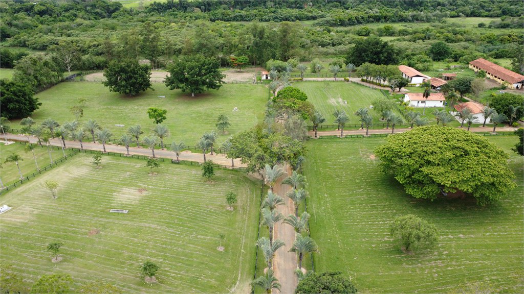 Casa à venda com 8 quartos, sendo 4 suítes, no condomínio Santa Filomena, Salto - SP