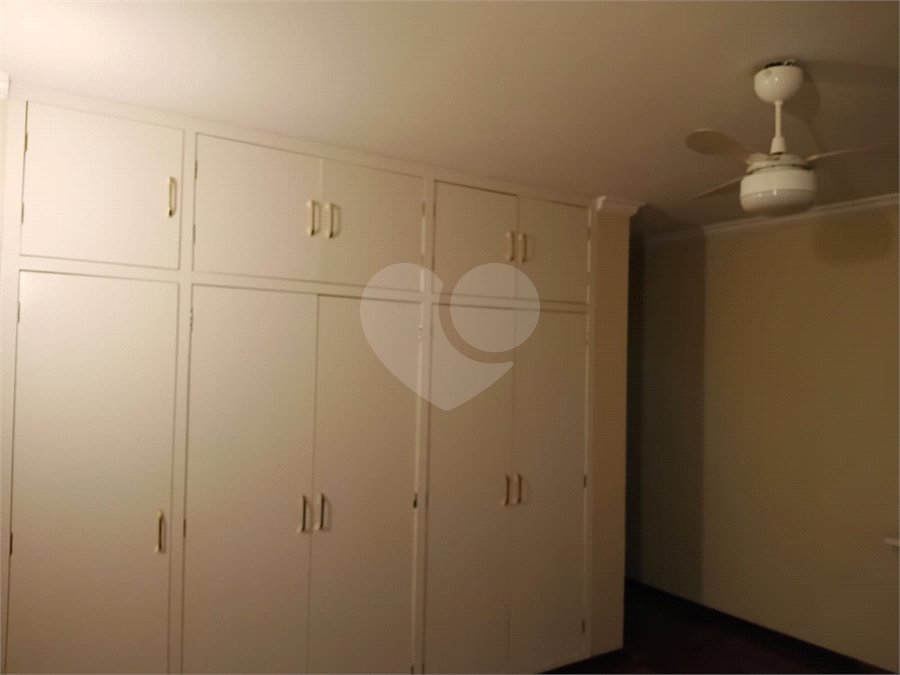 Sobrado à venda com 4 quartos, sendo 1 suíte, em Interlagos, São Paulo, SP