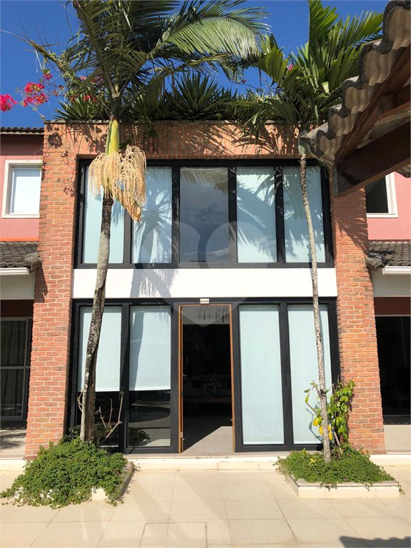 Casa à venda com 9 quartos, sendo 8 suítes, no condomínio Village Elisabete, Rio de Janeiro - RJ